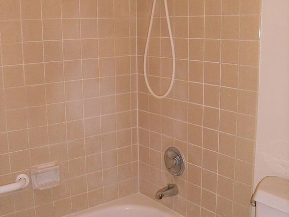 5th image of 5146 Greenberry Dr