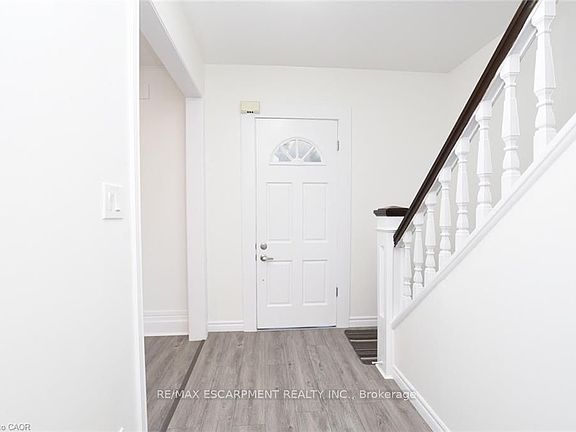 5th image of 26 Fairview Ave