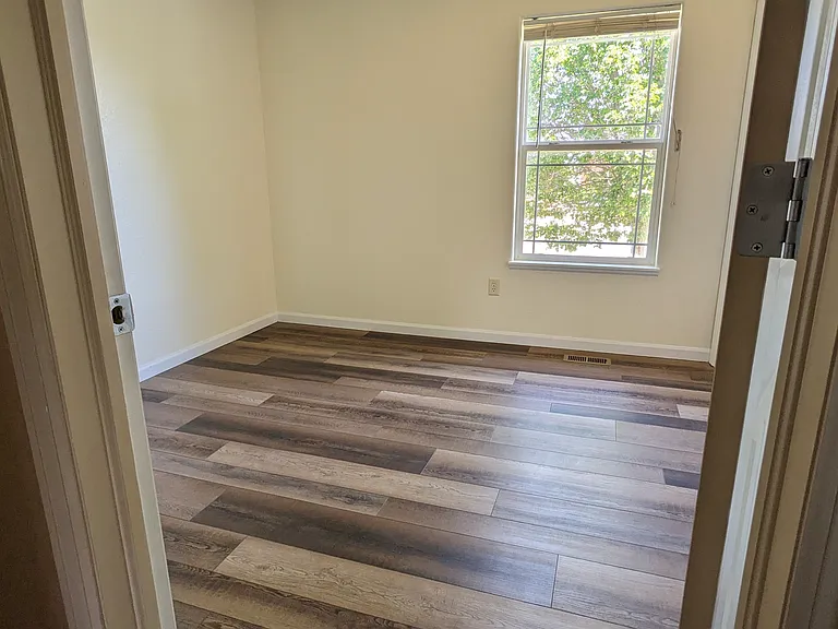 10x10 bedroom/office