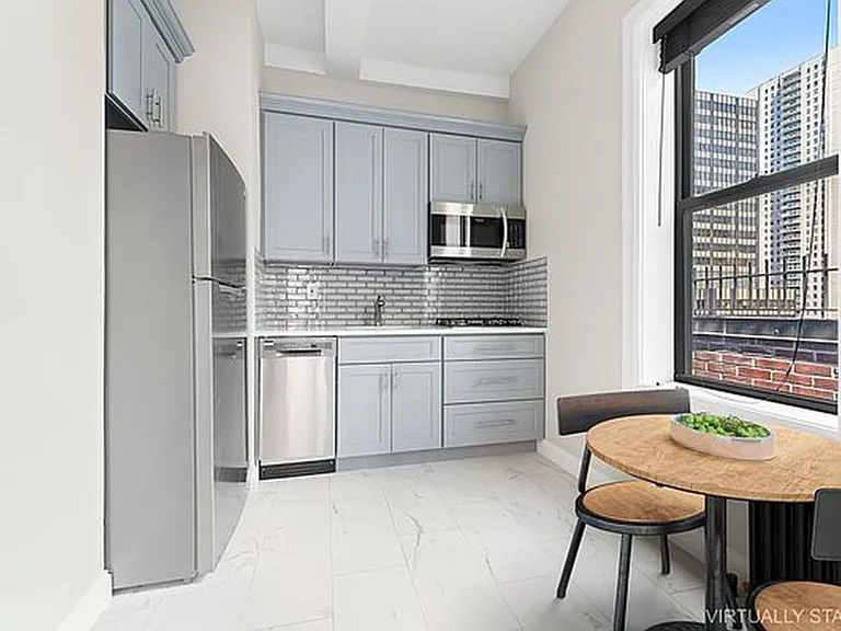 321 E 54th St #Penthouse B — Photo 6