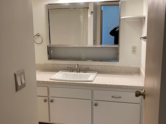 5th image of 21325 Lake Shore Dr APT 31