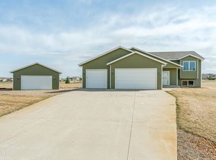 6009 Kayley Dr, Bismarck, ND 58504