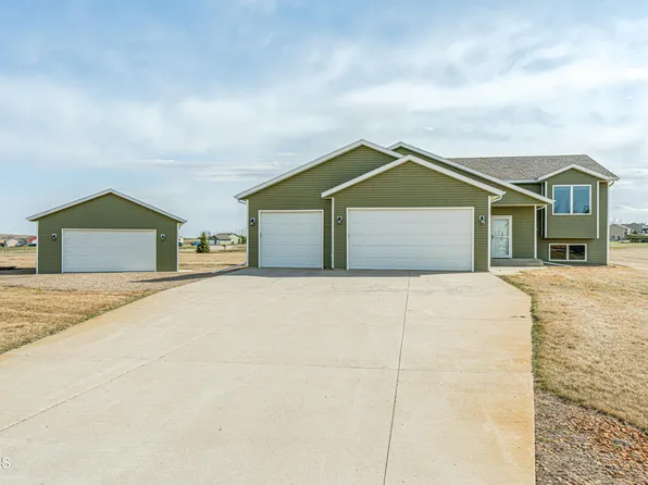 6009 Kayley Dr, Bismarck, ND 58504
