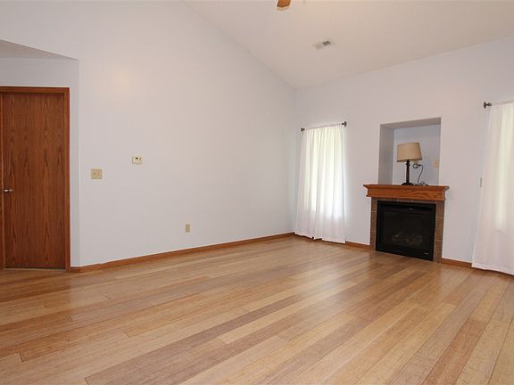 3rd image of 1031 Coyote Dr