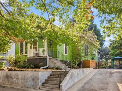 2936 NE Everett St, Portland, OR, 97232