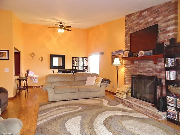 3rd image of 8982 Portage Pointe Dr #E