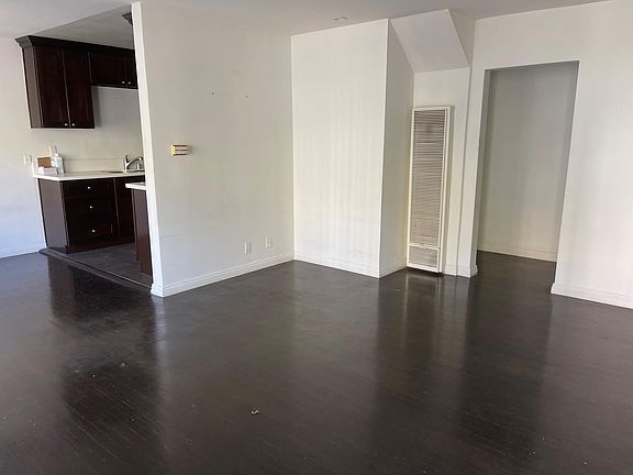 4th image of 1105 S Barrington Ave #1