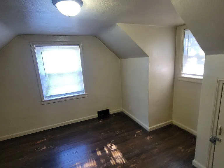 2862 S Taft Ave — Photo 4