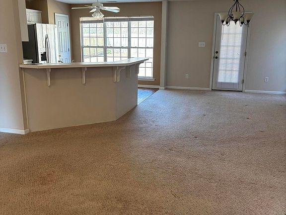 4th image of 590 Bradford Ln
