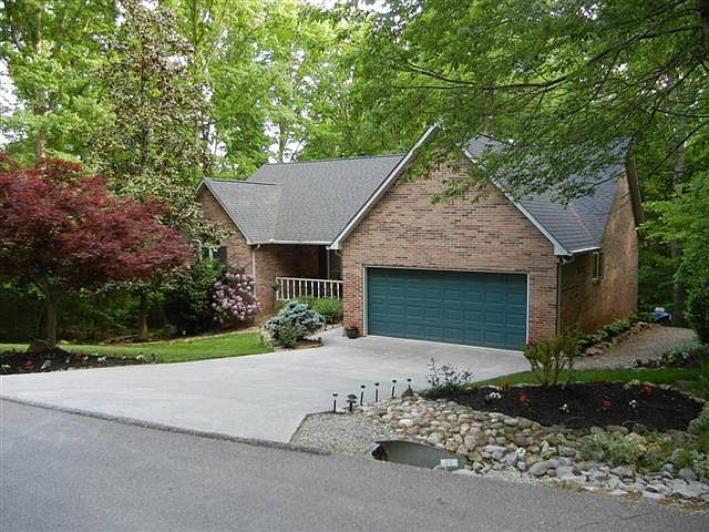 1st image of 325 Oostanali Cir