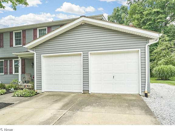 3rd image of 4915 Heights Dr