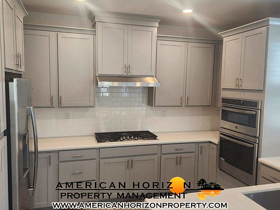 3rd image of 1402 Roth Pl