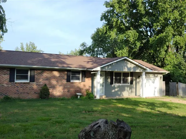 912 N Poplar St, Dexter, MO 63841