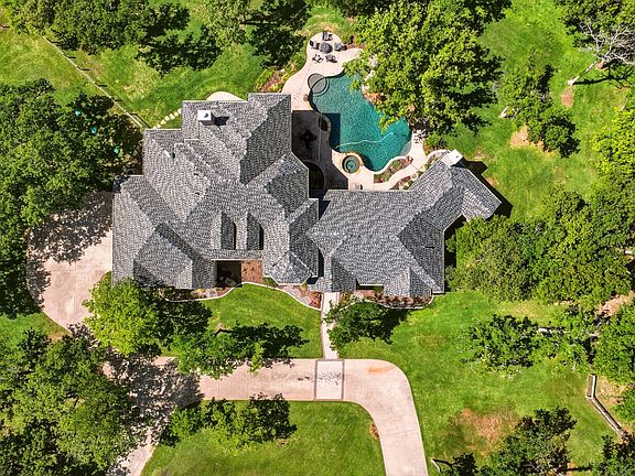 3rd image of 400 Porter Rd