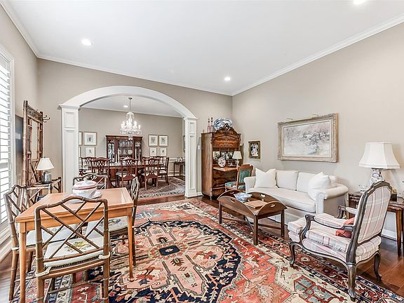 5th image of 6 Woodsborough Cir