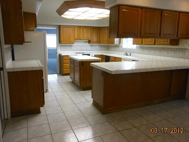 E Middleton Dr — Photo 8