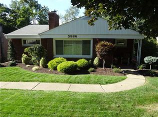 5886 Horseshoe Dr, Bethel Park, PA 15102