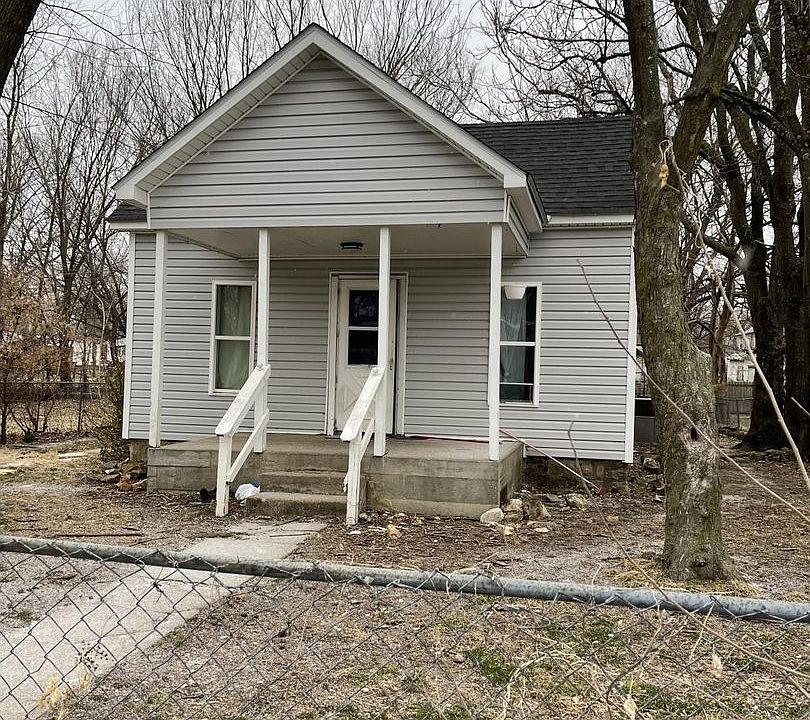 1st image of 910 S Jackson Ave