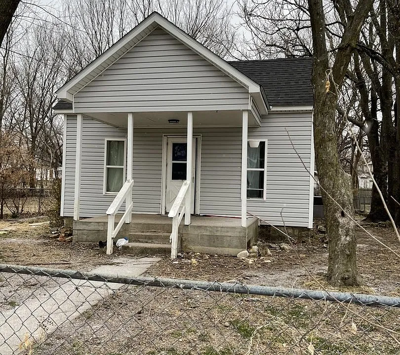 910 S Jackson Ave