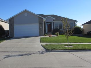 7254 Helen Witt Dr, Lincoln, NE 68512