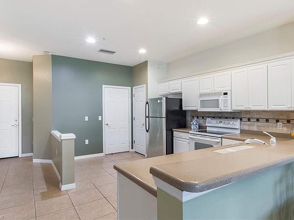 4th image of 1260 Oxford Ln #5