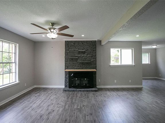 3rd image of 1703 Fair Oaks Dr