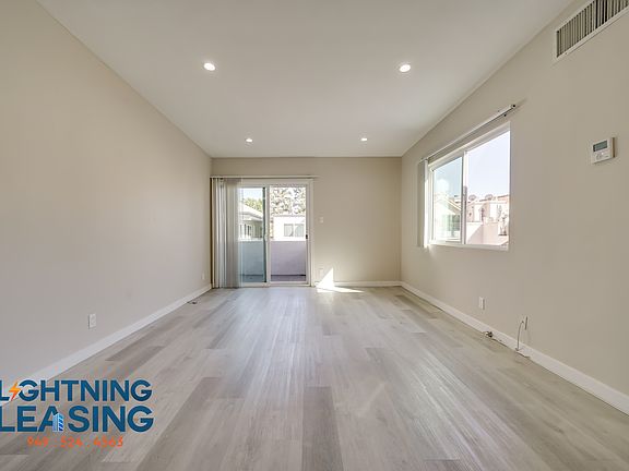 2nd image of 969 2/3 Larrabee St #13D