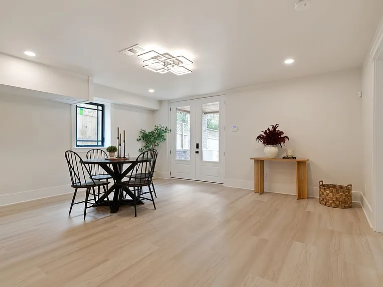 1240 Kenmore Pl — Photo 64