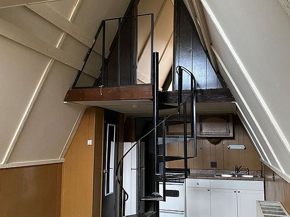2nd image of 1910 Sugar Loaf Ave #19