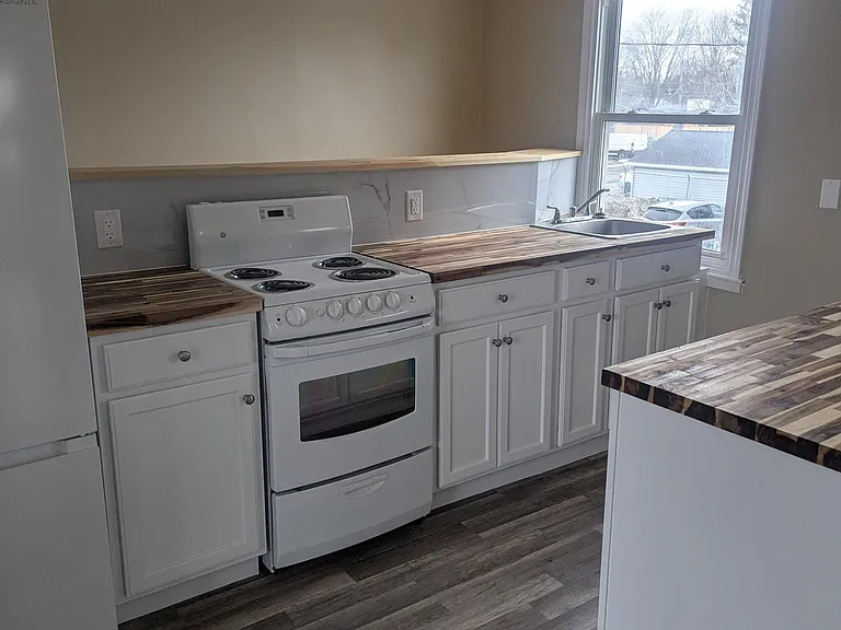 14 N Front St #UPPER — Photo 13