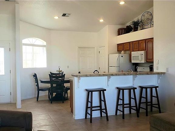 4th image of 1786 E Desert Bloom Dr