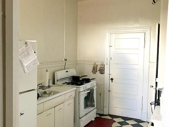 4th image of 1118 Grove Ave APT 42