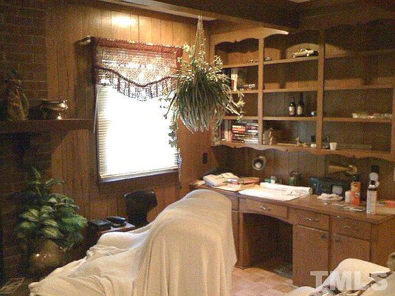 5th image of 208 Hartley Dr