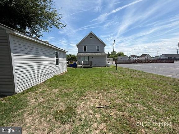 4th image of 115 Railroad Ave