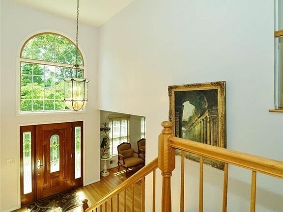 3rd image of 428 N Village Ave