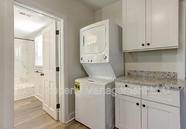 543 E Harris St — Photo 26