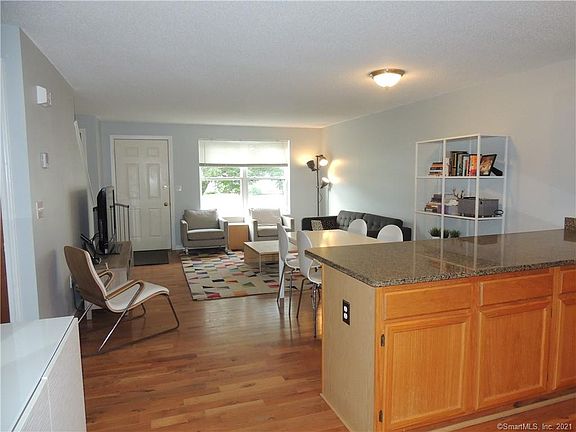 4th image of 17 Pepperbush Ln #17