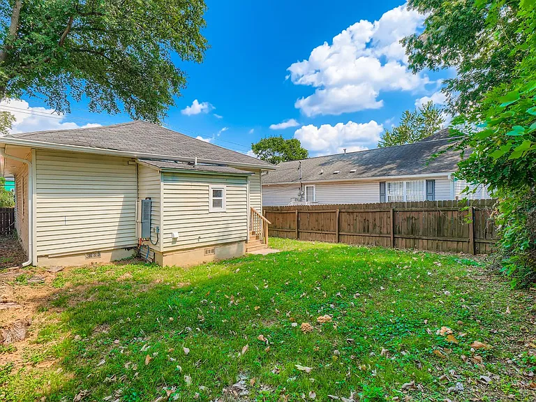 62 Weyman Ave SW — Photo 27