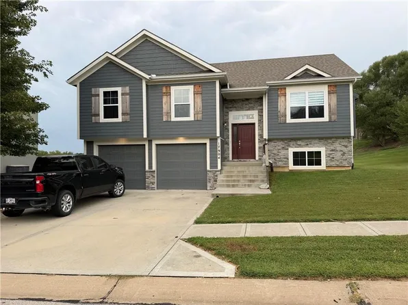 17904 Sunset Dr, Weston, MO 64098