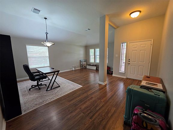 3rd image of 2108 Goldfinch Ln