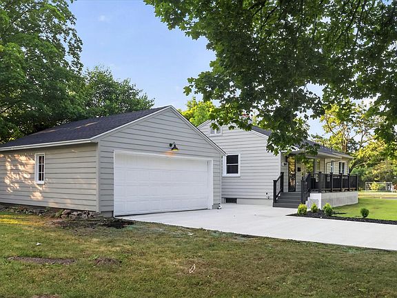 4th image of 1060 Conlon Dr SE