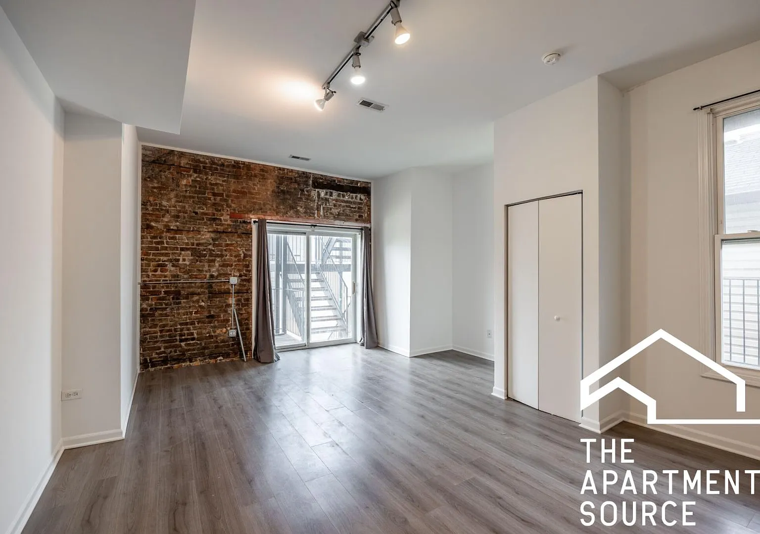 2022 South Throop Street #2W — Photo 1
