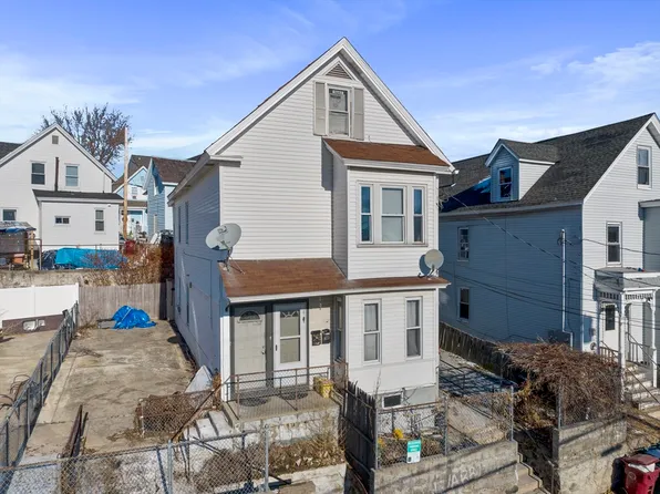 31-33 Shaw St, Lowell, MA 01851