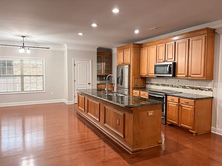 123 Chelsea Park — Photo 6