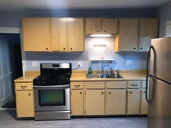 2nd image of 20 Stone St #1