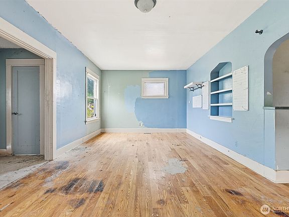 5th image of 2511 Maple Street