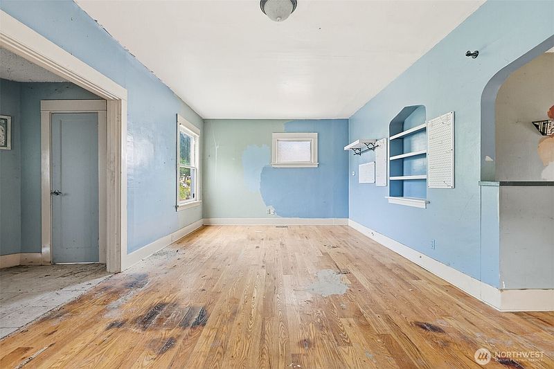 5th image of 2511 Maple Street