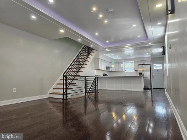 1555 S Hollywood St, Philadelphia, PA 19146