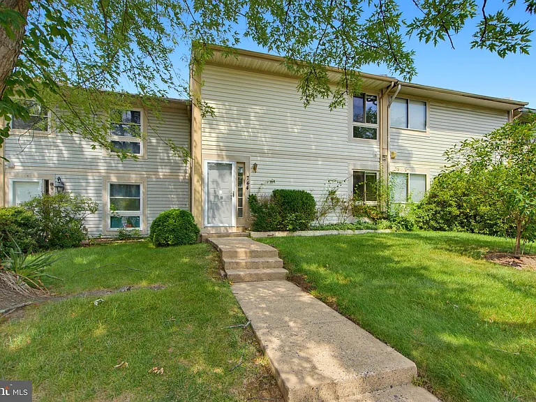 744 Cordell Way — Photo 2