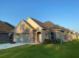 400 Berg Ct, Youngsville, LA 70592